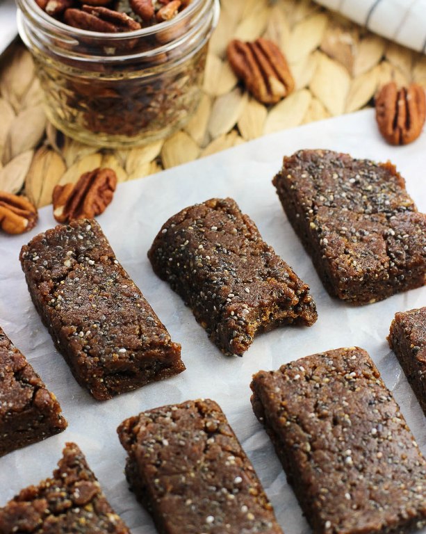 Cinnamon-pecan-chia-bars