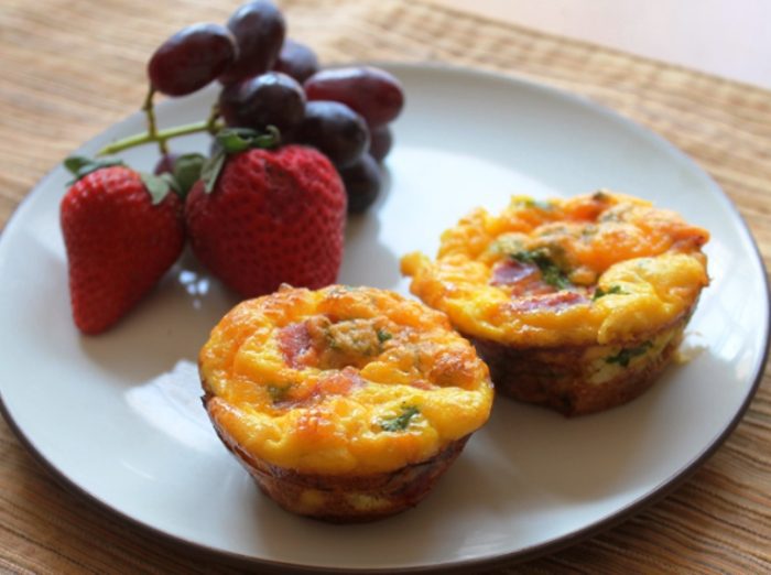 Easy breakfast casserole muffins with bread