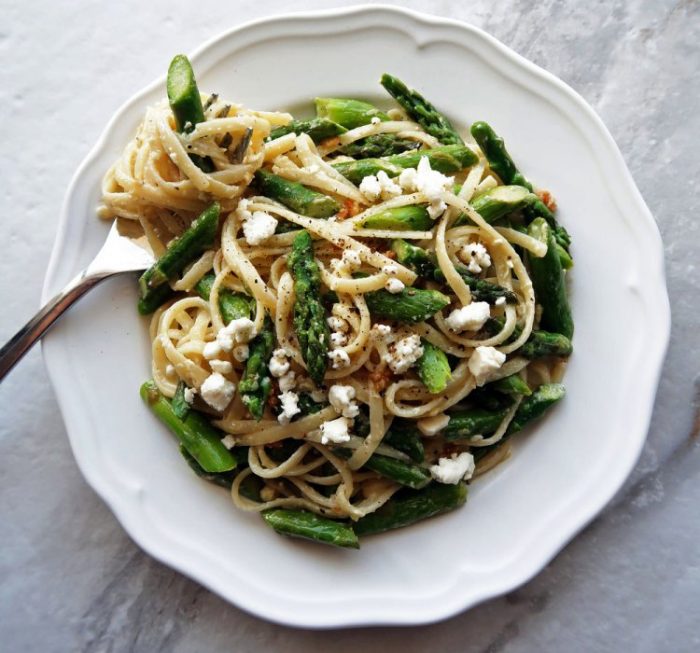 Delicious lemon linguine pasta with pan-fried garlic asparagus and creamy feta cheese.