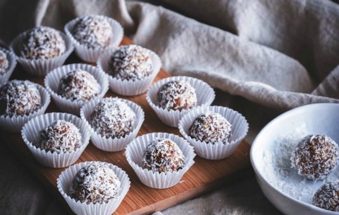 No-bake-coconut-date-energy-bites