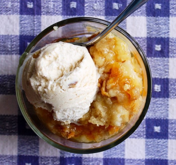 Southern 3 ingredient peach crockpot cobbler