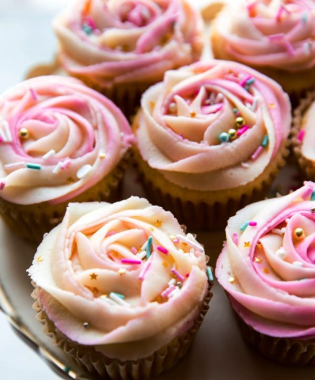 Two tone frosting roses