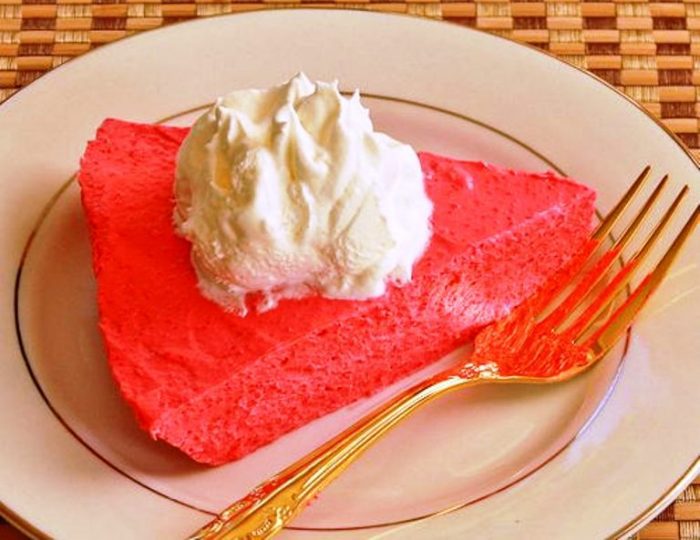 A reader sent me this recipe for Sugar-Free Low-Carb Raspberry Yogurt Pie that only has two ingredients, and is ridiculously easy to make!