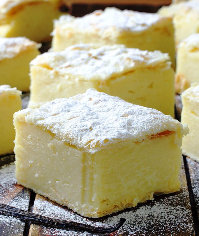 So delicious, soft, creamy and so simple dessert! Vanilla Custard Slice is definitely Love at first bite!