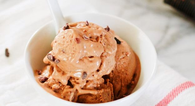 Make healthy chocolate banana ice cream with frozen bananas, cacao powder, almond milk and almond butter. It’s absolutely delicious, healthy, dairy-free and doesn’t require an ice cream maker!