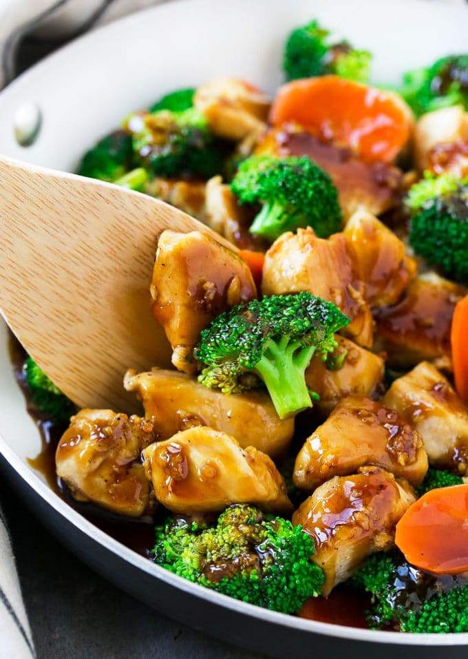 This honey garlic chicken stir fry recipe is full of chicken, broccoli and carrots, all coated in the easiest sweet and savory sauce. A healthier dinner option that the whole family will love.
