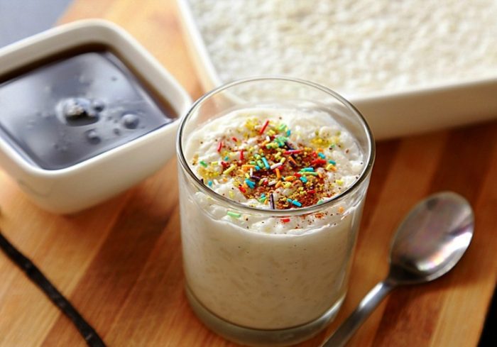 This vanilla bean pudding is based on the traditional Arabic rice pudding recipe that I posted a year ago. I’m surprised that it’s my number one recipe of views, not is the rice pudding- not delicious, healthy, and comforting- but I thought it is a very basic recipe, and everyone knows how to make it, and there is nothing special about it.