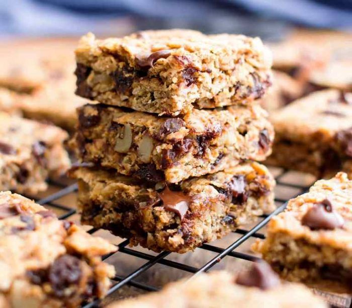 Gluten-free-banana-chocolate-chip-oatmeal-breakfast-bars