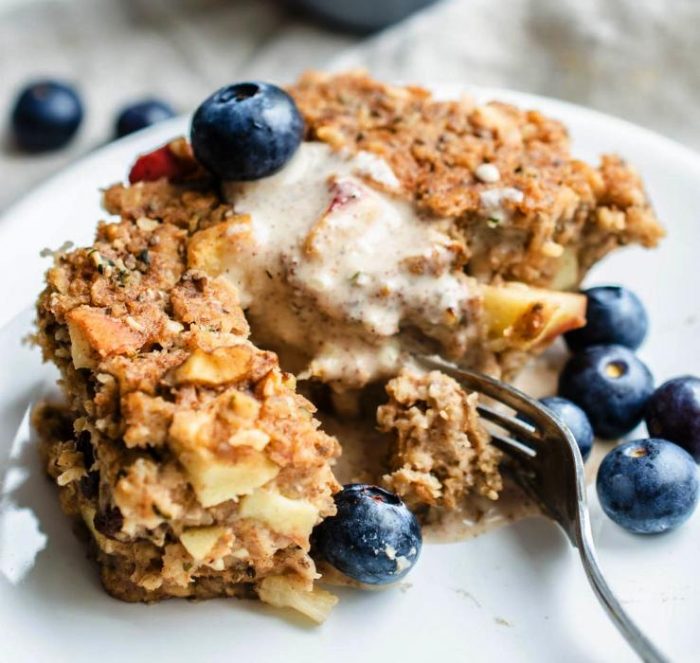 Healthy-apple-pie-oatmeal-bake