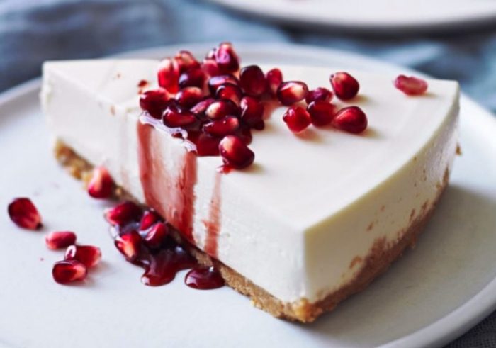 Greek-yogurt-cheesecake-with-pomegranate-syrup