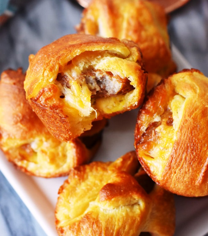 Sausage, egg and cheese breakfast bombs