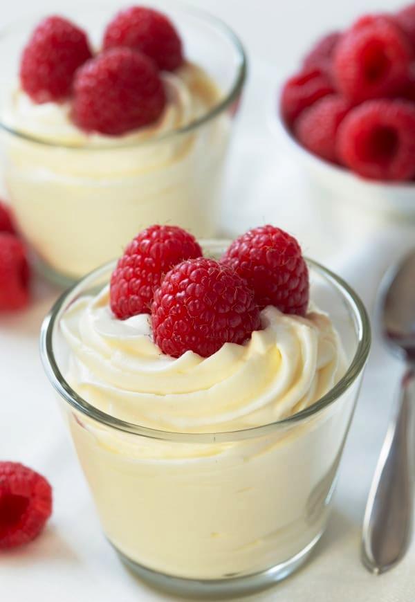 Easy white chocolate mousse