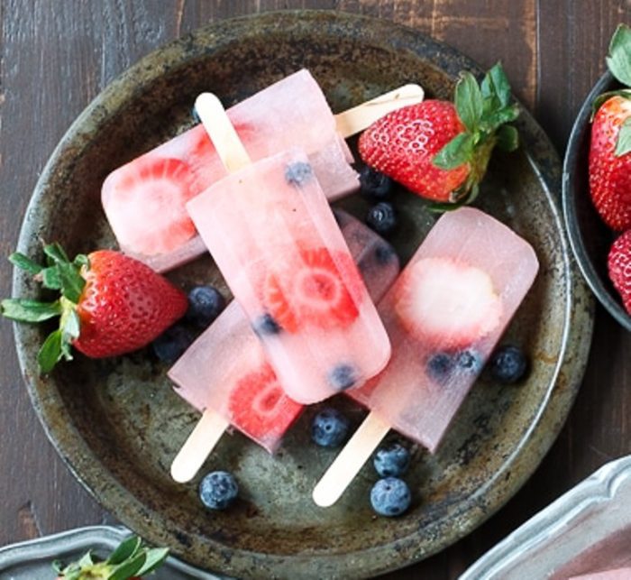 Berry-lemonade-popsicles