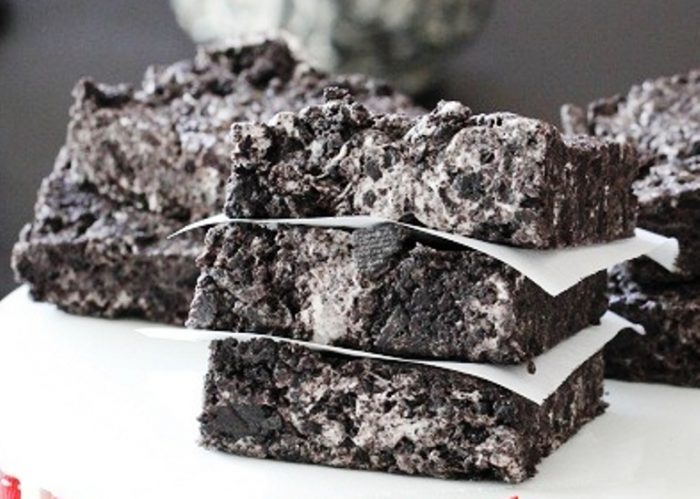 No-bake-chewy-cookies-and-cream-bars