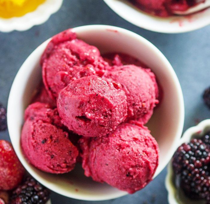 Healthy-5-minute-berry-frozen-yogurt