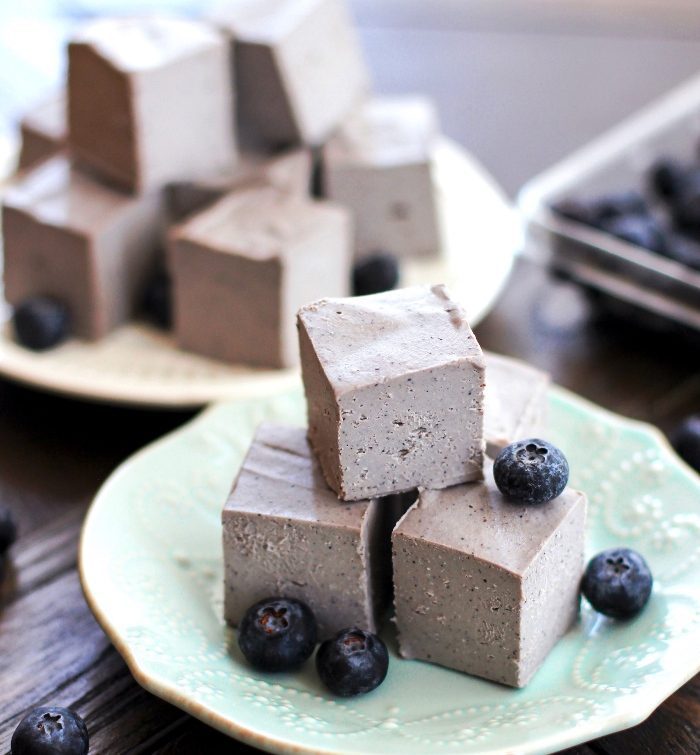 Healthy-raw-blueberry-coconut-fudge