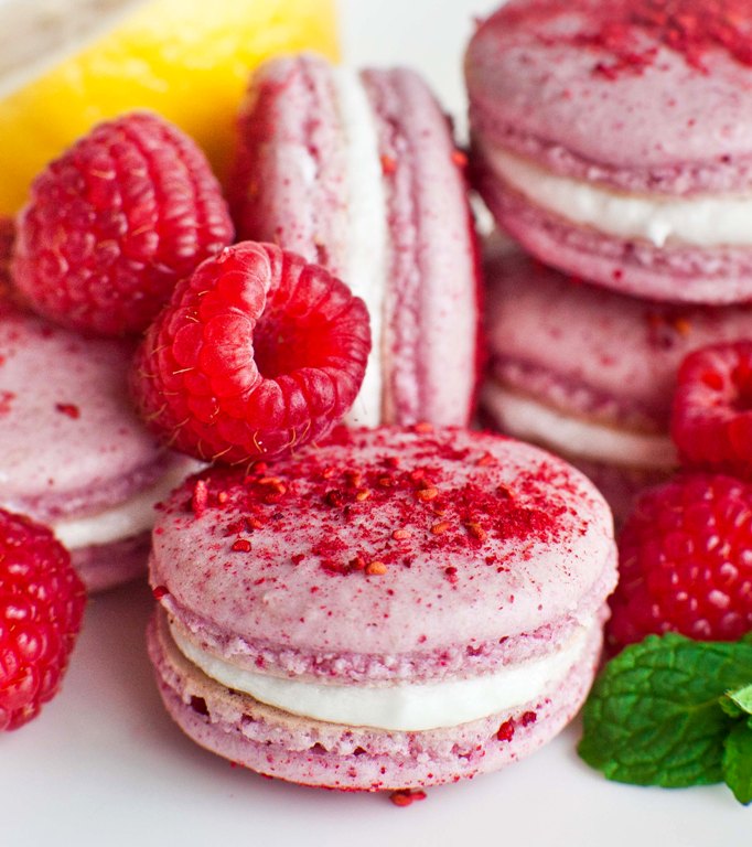 Raspberry-macarons-lemon-buttercream