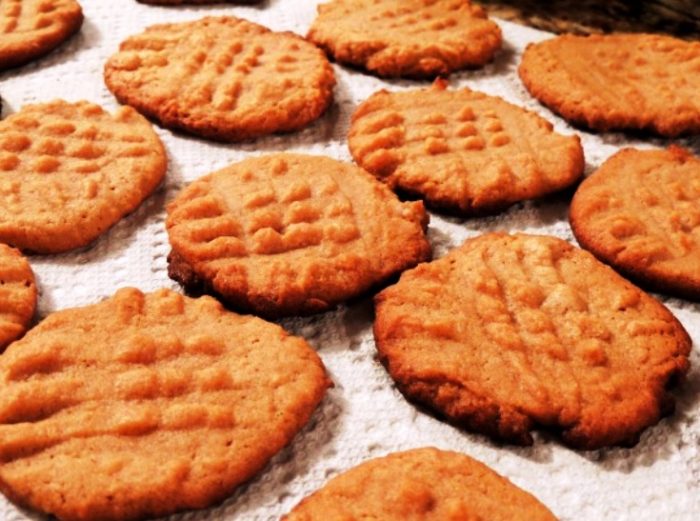  Sugarless and flourless peanut butter cookies