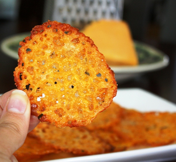 Homemade-baked-cheese-crisps-recipe