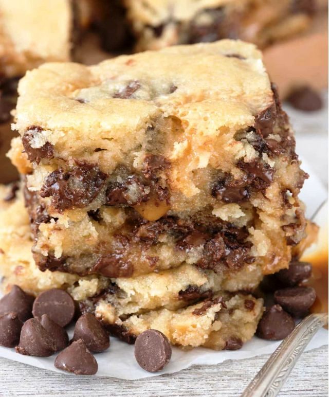 Chocolate chip caramel butter bars 