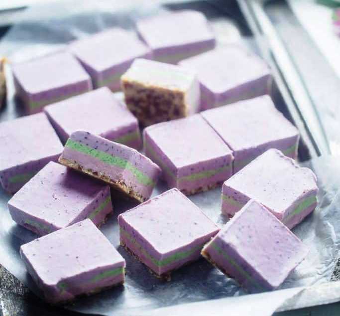 Superfood-berry-cashew-cream-no-bake-bars