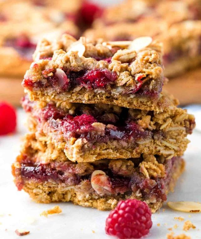 Vegan-whole-grain-raspberry-breakfast-bars