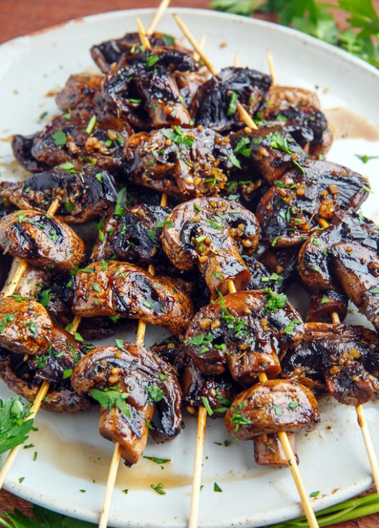 These balsamic garlic grilled mushroom skewers are so nice and easy to make and perfect for summer grilling and get-togethers! You just need to marinate the mushrooms in a simple and tasty balsamic garlic marinade, skewer them up and grill’em! 