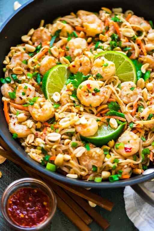 Healthy shrimp pad thai