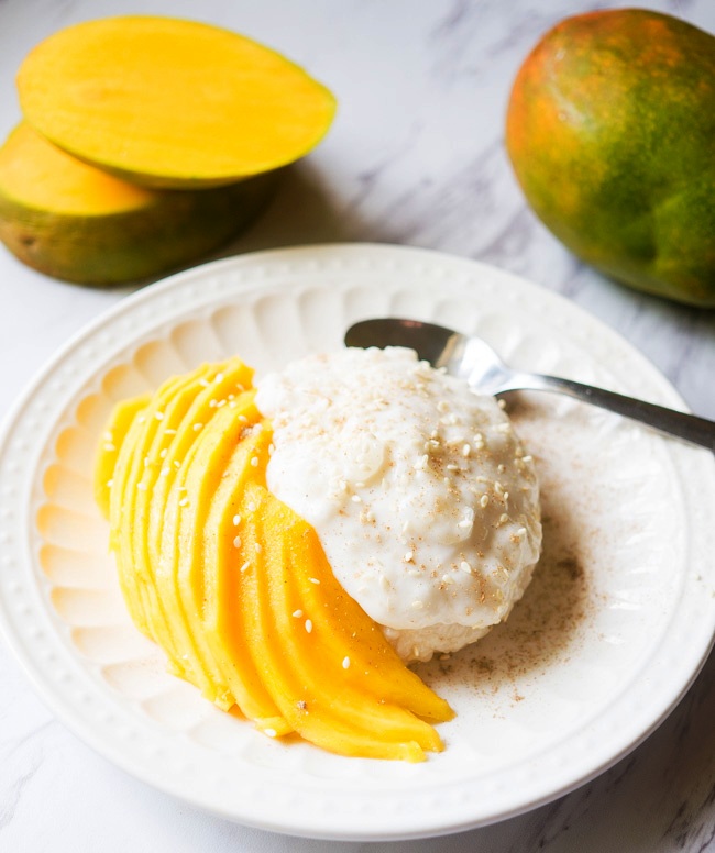 Mango-sticky-rice-coconut-cream