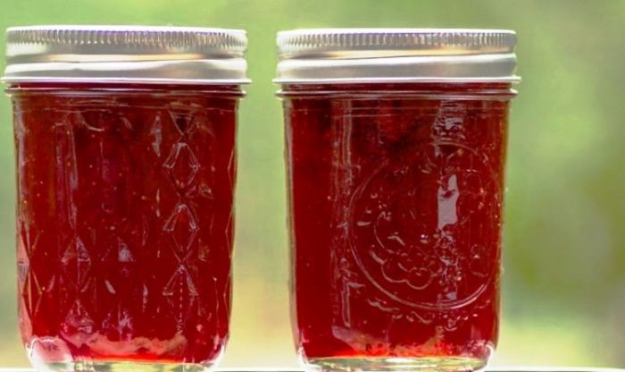 This low sugar no pectin strawberry jam recipe is our favorite. Step-by-step tutorial for a homemade strawberry jam without pectin and tons of flavor. Every home needs an easy strawberry jam recipe without pectin (specifically store-bought pectin) and low sugar.