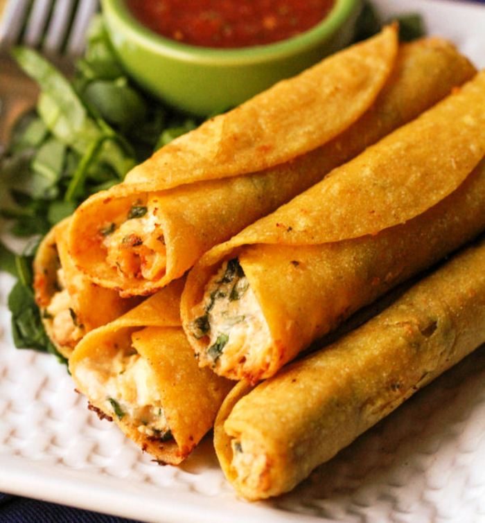 Cream-cheese-and-chicken-taquitos