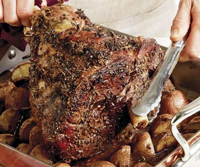 Rosemary-garlic-roast-leg-of-lamb-with-red-potatoes