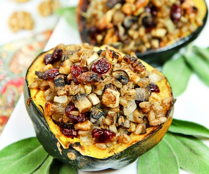 Vegan-vegetarian-stuffed-acorn-squash-recipe