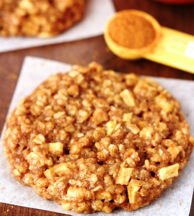 apple pie oatmeal cookies
