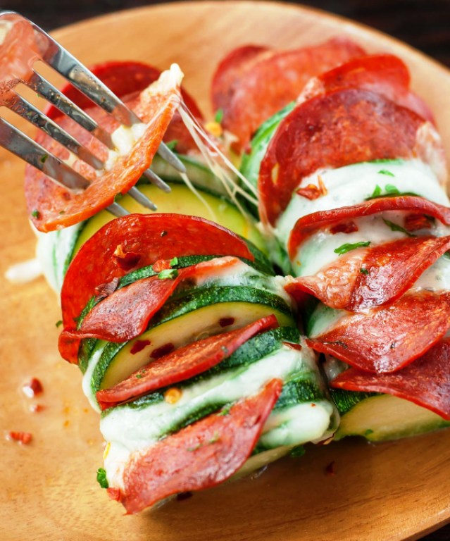 Cheesy-hasselback-zucchini-pizzas