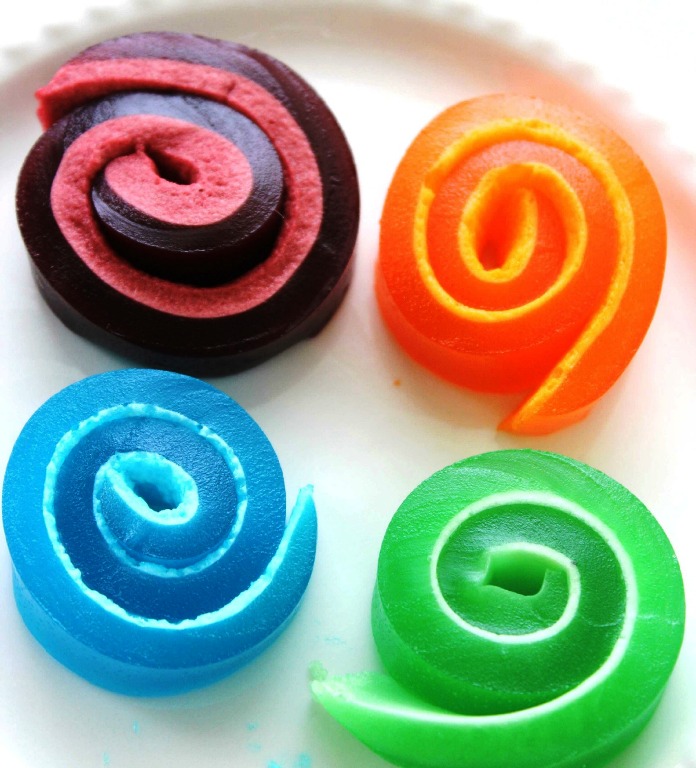 Easy-marshmallow-jell-o-pinwheels-recipe