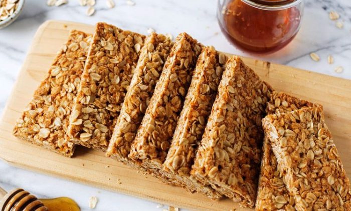 This DIY-version of the classic granola bar that’s packed with simple, wholesome ingredients.