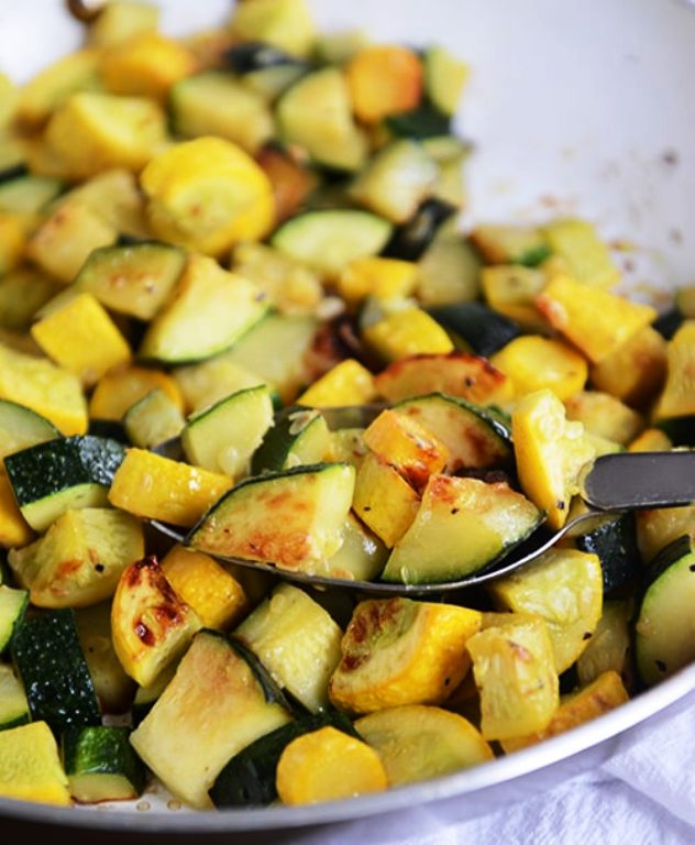 This skillet zucchini and yellow squash recipe, so easy and delicious and healthy.