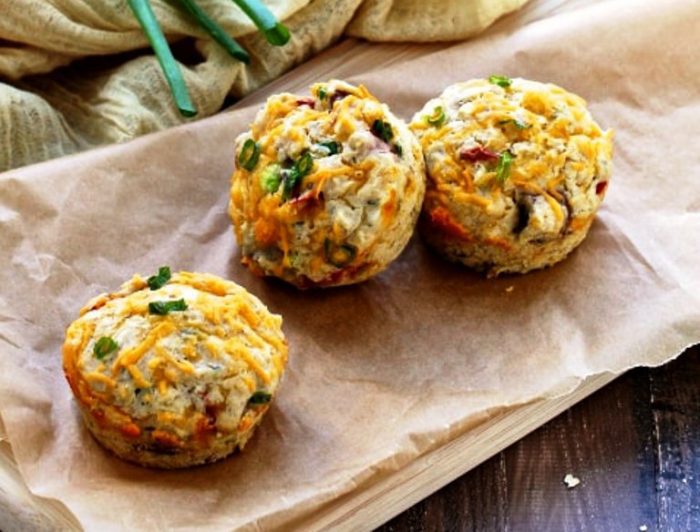 These scrumptious Savory Oatmeal Breakfast Muffins are studded with chicken sausage, colorful bell peppers, scallions, and cheese. 