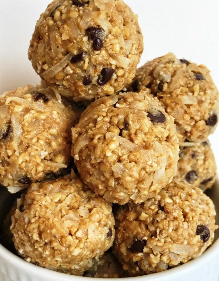 Steel Cut Oatmeal Energy Bites are a 5 ingredient, healthy snack to make! Hearty steel cut oats, sweet honey, coconut, mini chocolate chips, and peanut butter is all it takes to make these deliciously addicting energy bites.