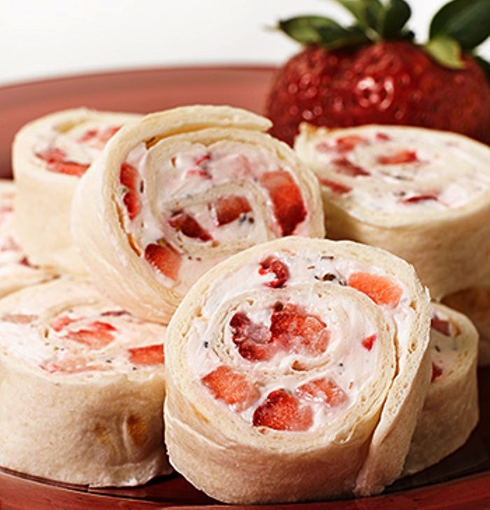 Strawberries-and-cream-cheese-wheels