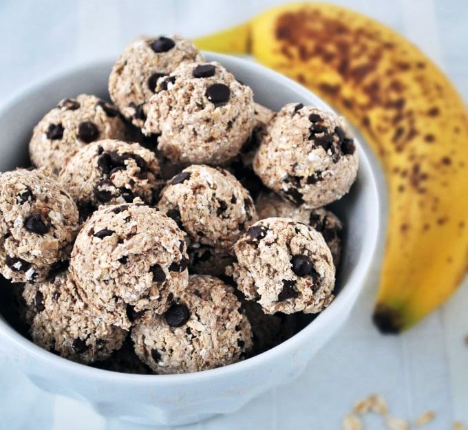 Have you indulged this holiday season? I know I have! Well today I have a healthier snack option for you with these Banana Chocolate Energy Bites. They only contain 4 simple ingredients and zero refined sugar! These are very kid friendly as well.