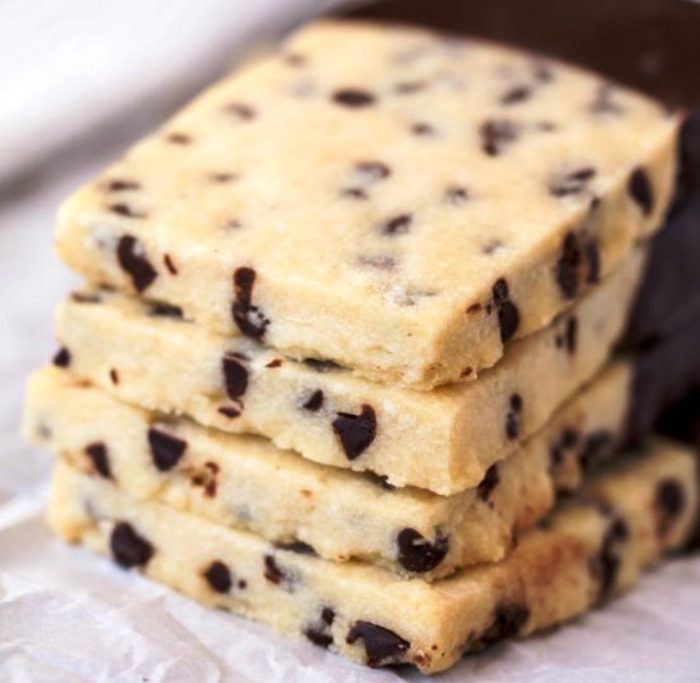 Chocolate-chip-shortbread-cookies