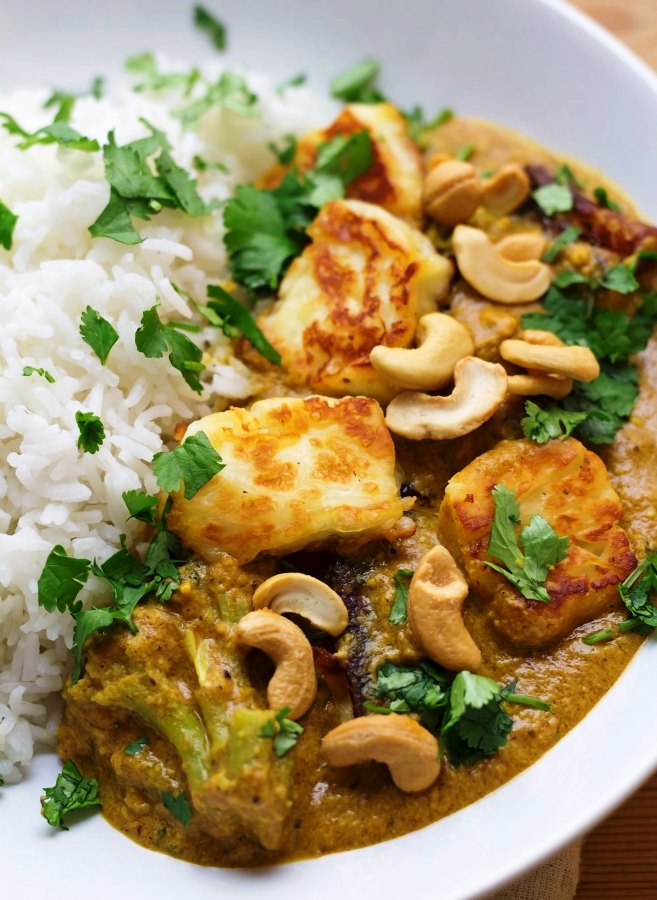 Cashew-nut-curry-halloumi-broccoli