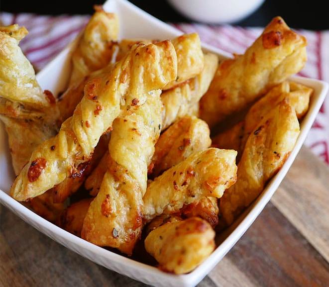 These super easy puff pastry cheese twists make for the perfect snack or treat. They are also fantastic for lunch boxes, as most kids will love them.