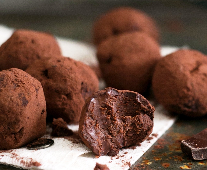Simple-vegan-chocolate-truffles
