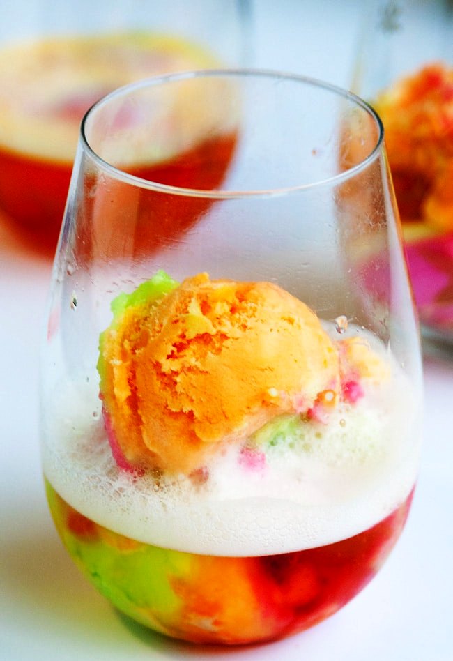 Champagne-floats