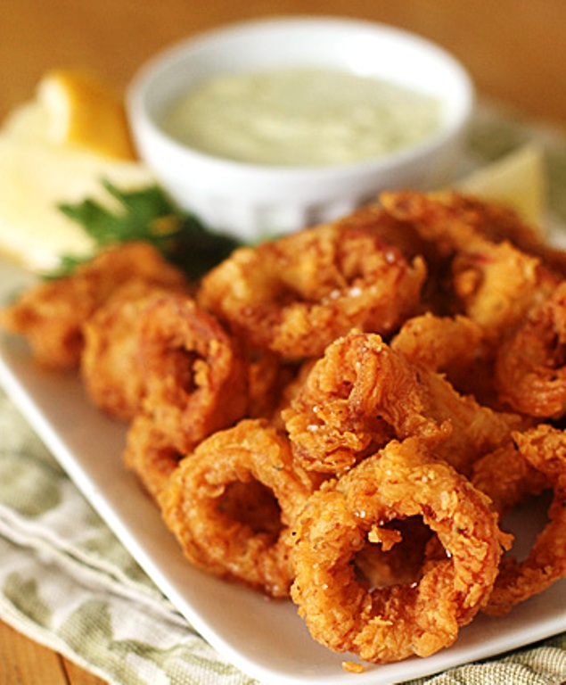 Calamari-fritti-with-pepperoncini-aioli.