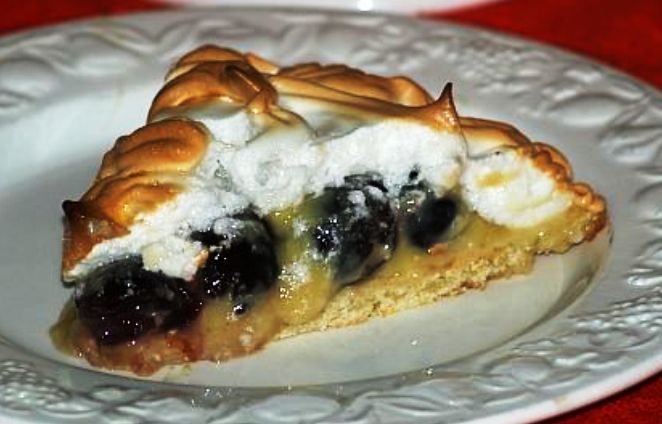 The flan recipe is not a dessert that I had given much thought to. There are so many luscious desserts that I never get to try all of the recipes I have. Flan got my attention years ago when I was working at a country club. We had a large group of guests who were visiting from Mexico and they were to be eating dinner with us every evening.
