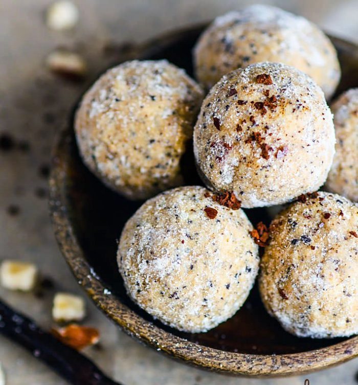 No Bake Maple Vanilla Latte Protein Bites are grain free, gluten free protein bites that are easy to make. This easy snack recipe is also a great breakfast on the go!